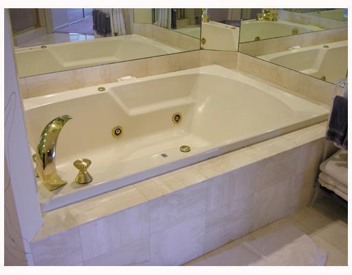 20320 Fairway Oaks Drive, Unit 373 Boca Raton, FL 33434 - Photo 22 of 27 a bathroom with a tub