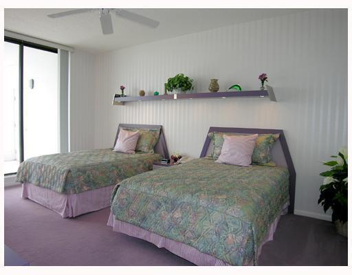 20320 Fairway Oaks Drive, Unit 373 Boca Raton, FL 33434 - Photo 23 of 27 a bedroom with two beds and a potted plant