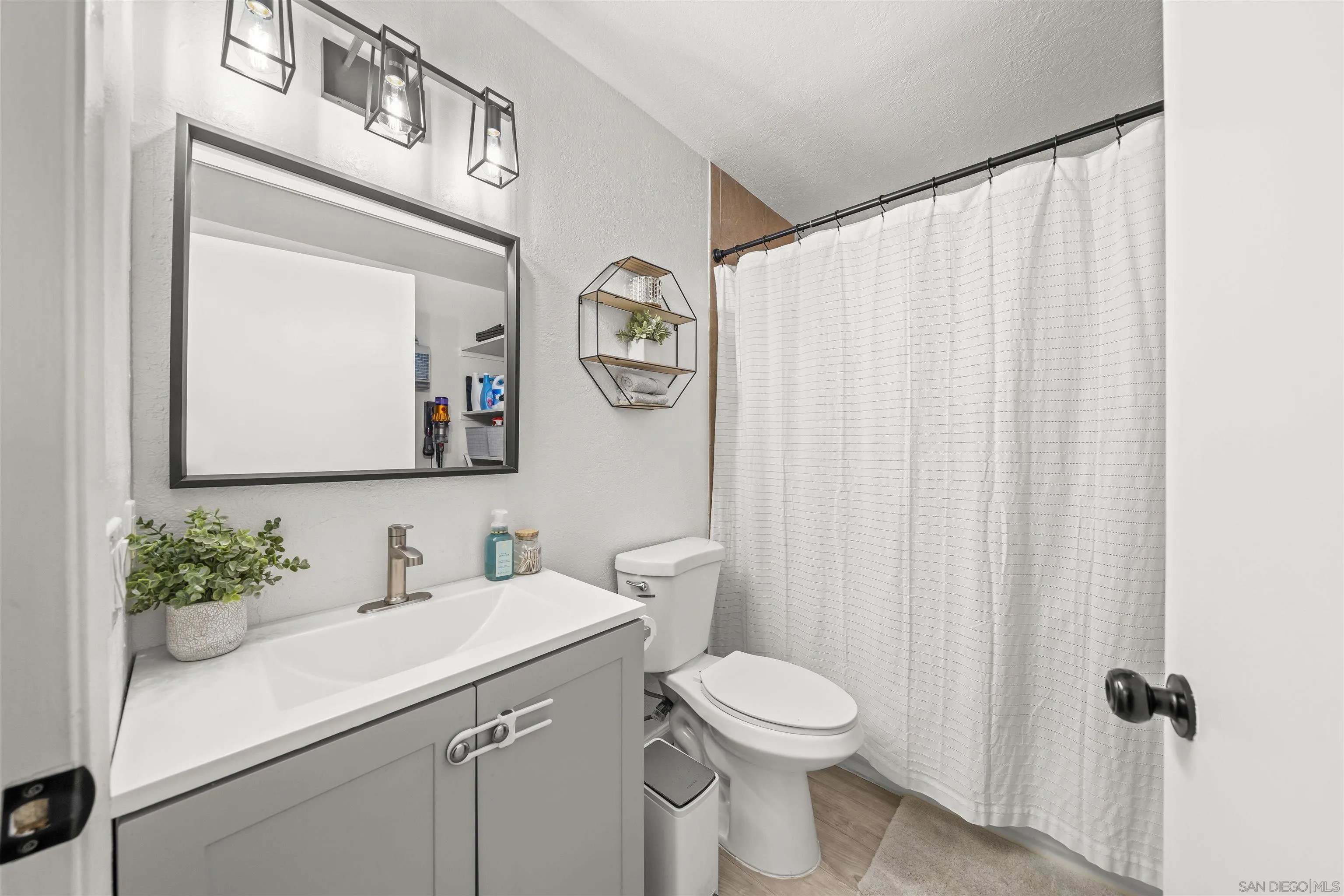 598 Telegraph Canyon Road, Unit D Chula Vista, CA 91910 - Photo 18 of 38