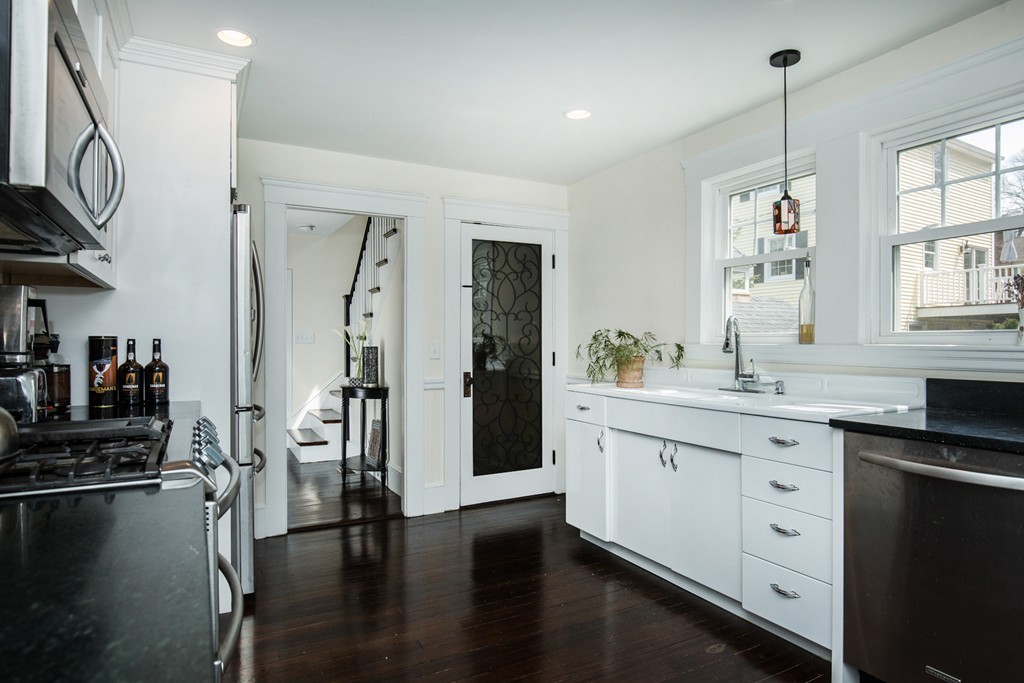 68 Longfellow Road Reading, MA 01867 - Photo 8 of 30 Gallery Image 8