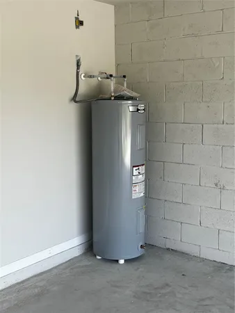 $2,000 | 4021 35th Street Southwest, Lehigh Acres, FL 33976