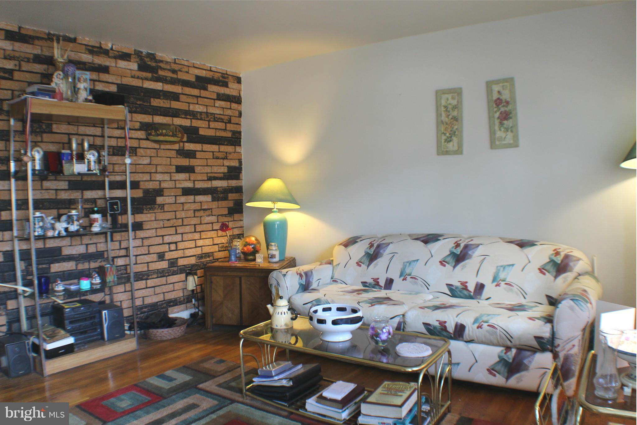 633 Charraway Road Baltimore, MD 21229 - Photo 2 of 12 Living Room