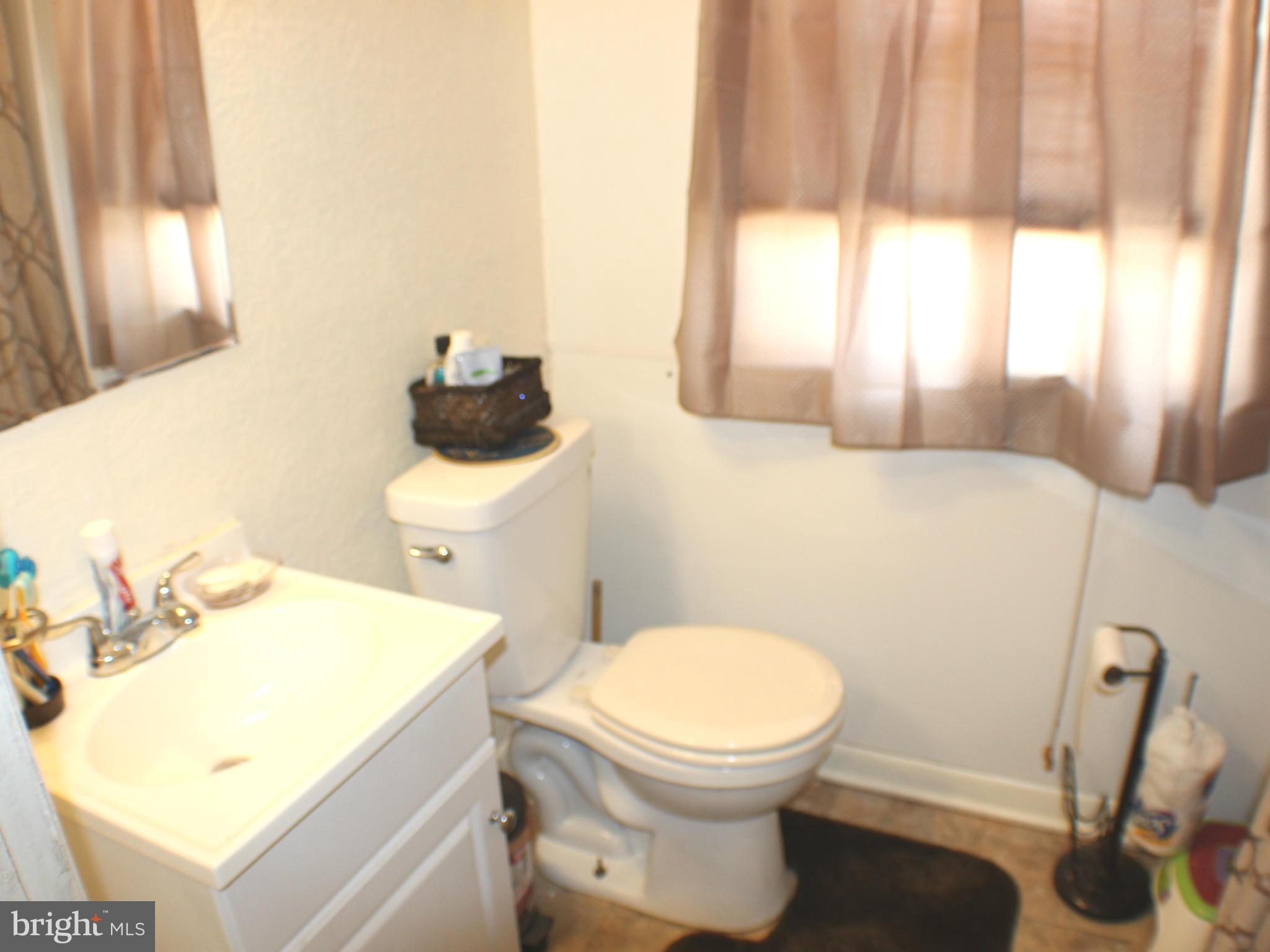 633 Charraway Road Baltimore, MD 21229 - Photo 12 of 12 Bath