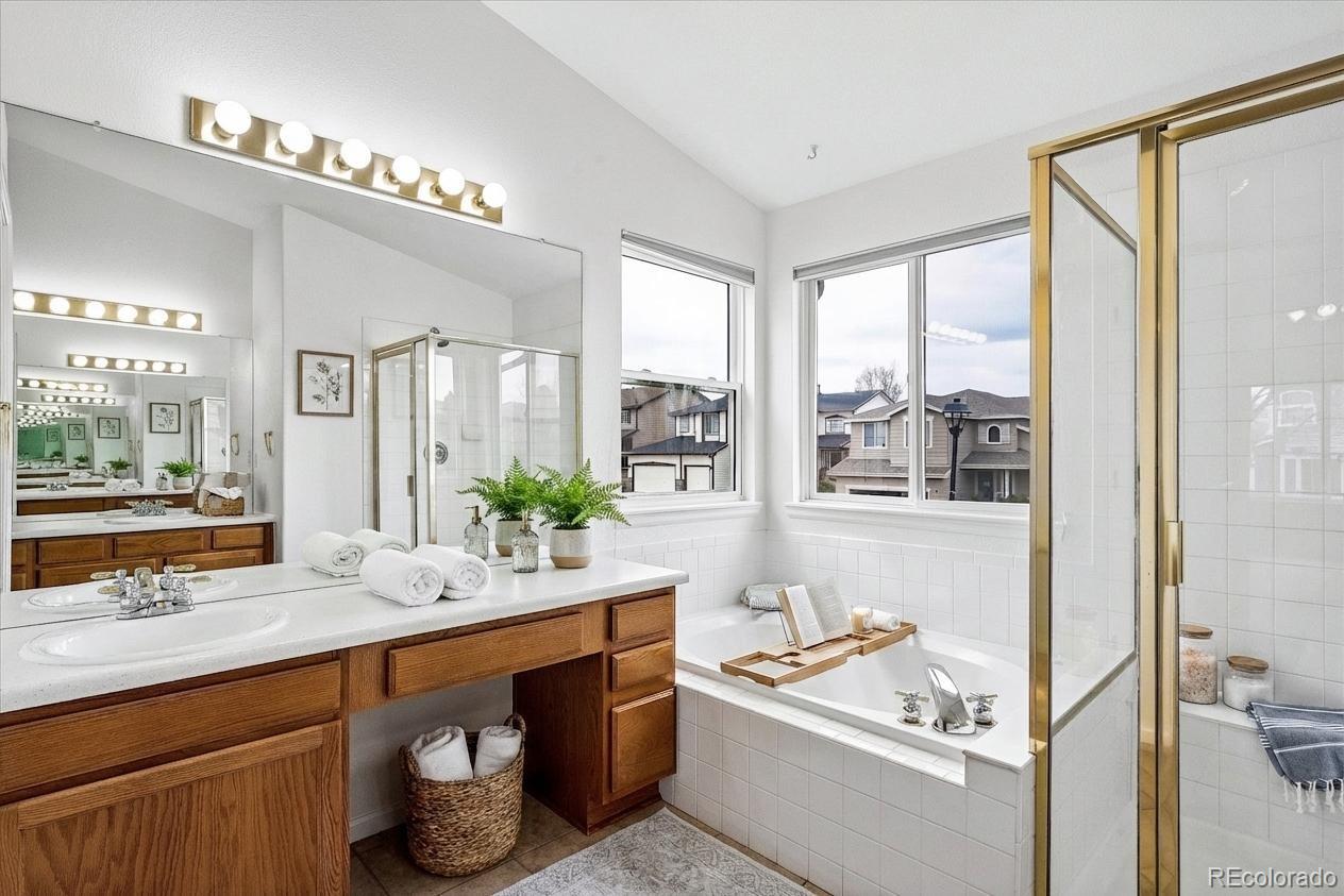 6299 Shannon Trail Highlands Ranch, CO 80130 - Photo 18 of 40 a room with sink and view living room