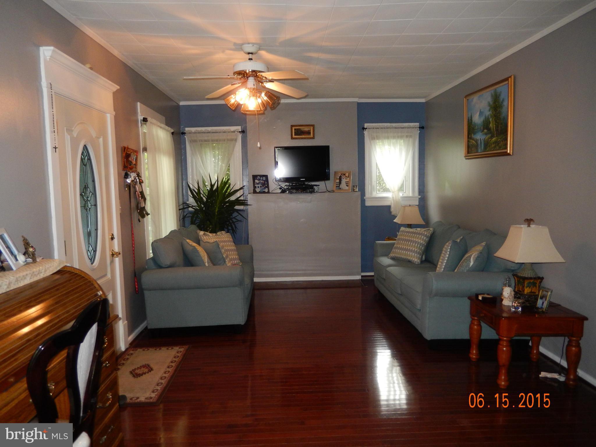 4809 Somerset Road Riverdale, MD 20737 - Photo 7 of 24 Living Room