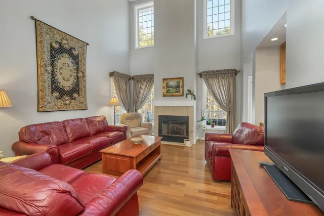 $899,000 | 71 Greenmeadow Lane, Bedford, NH 03110