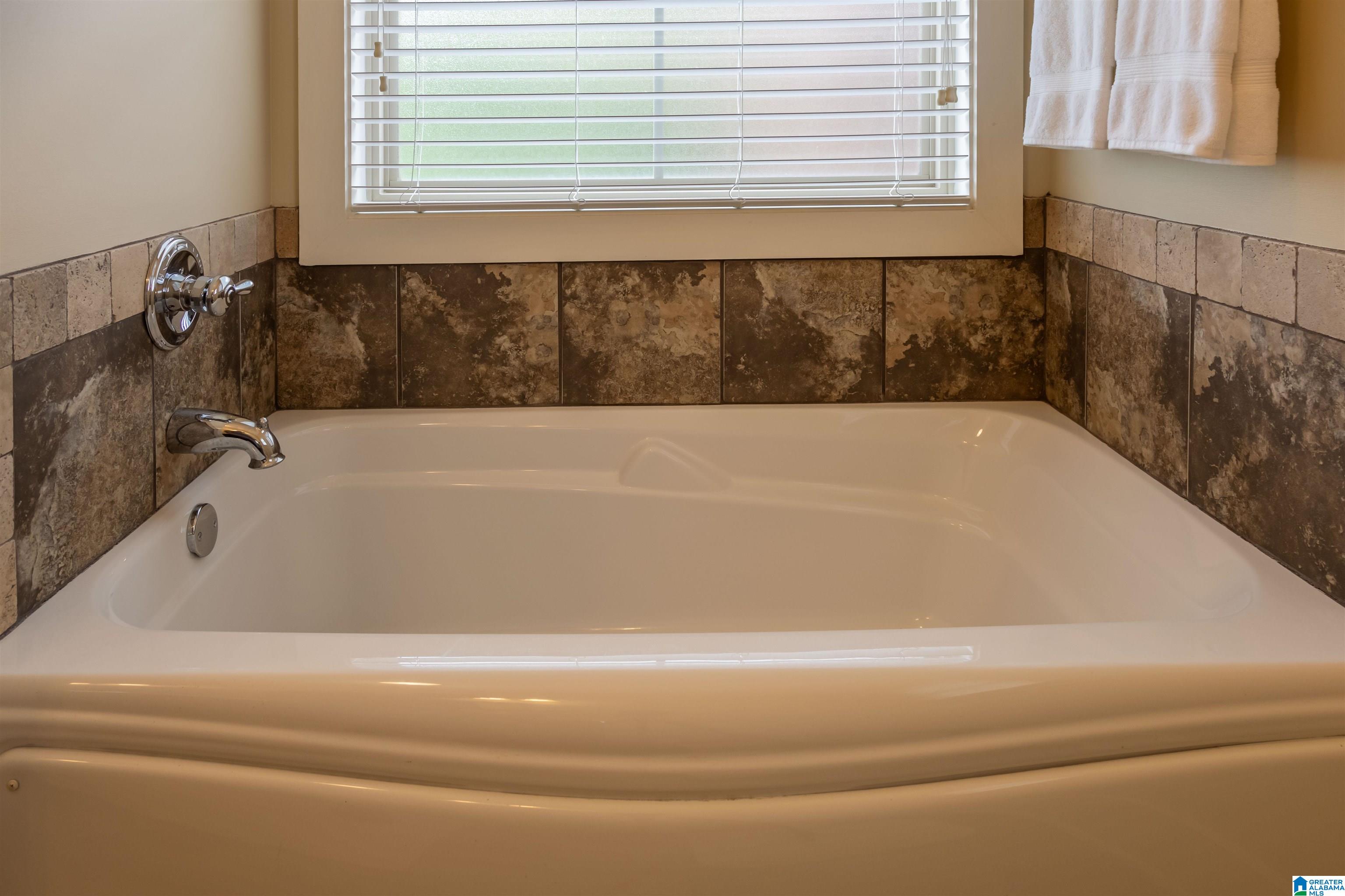1290 Grants Way Birmingham, AL 35210 - Photo 19 of 33