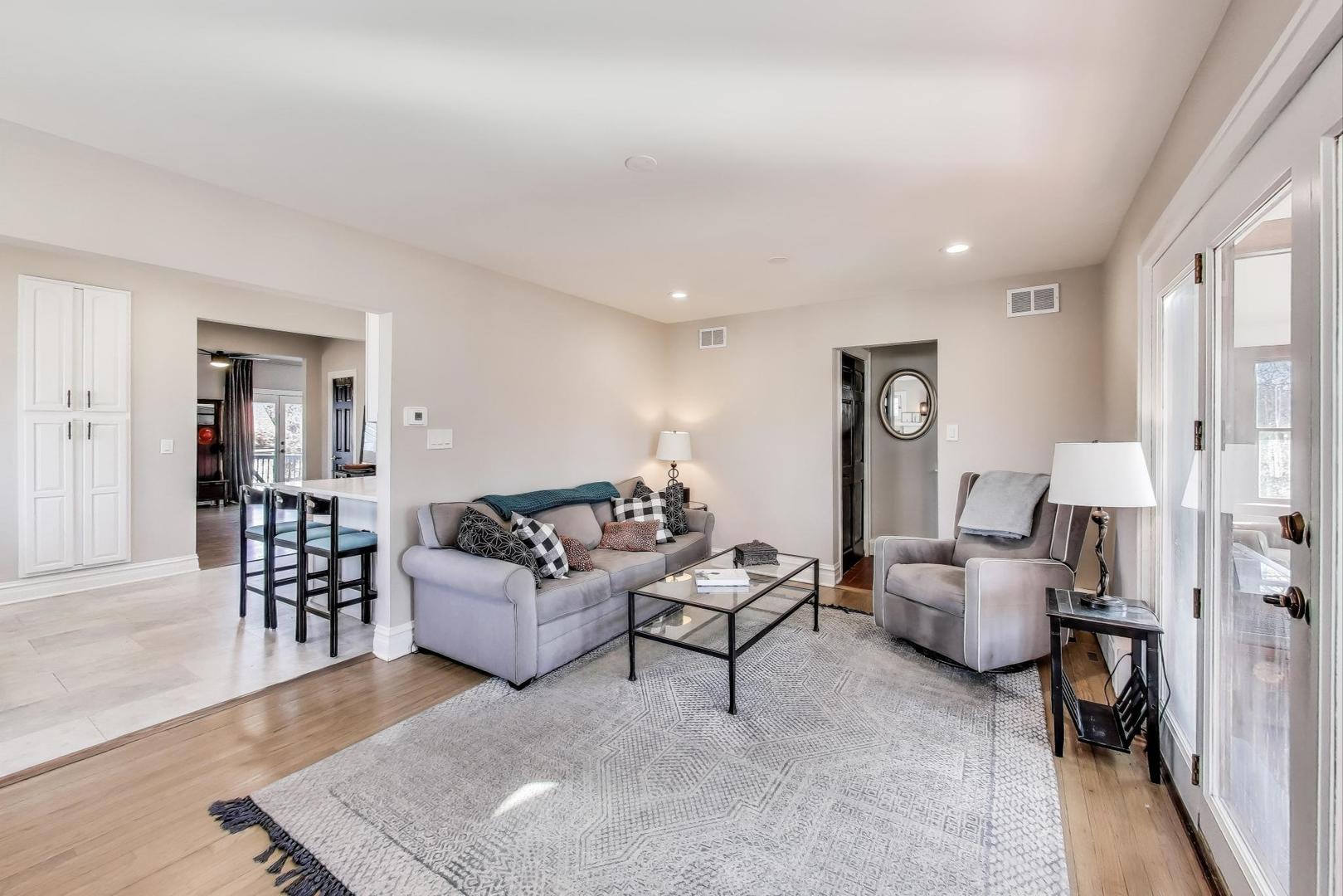 360 West Maple Street Lombard, IL 60148 - Photo 8 of 45