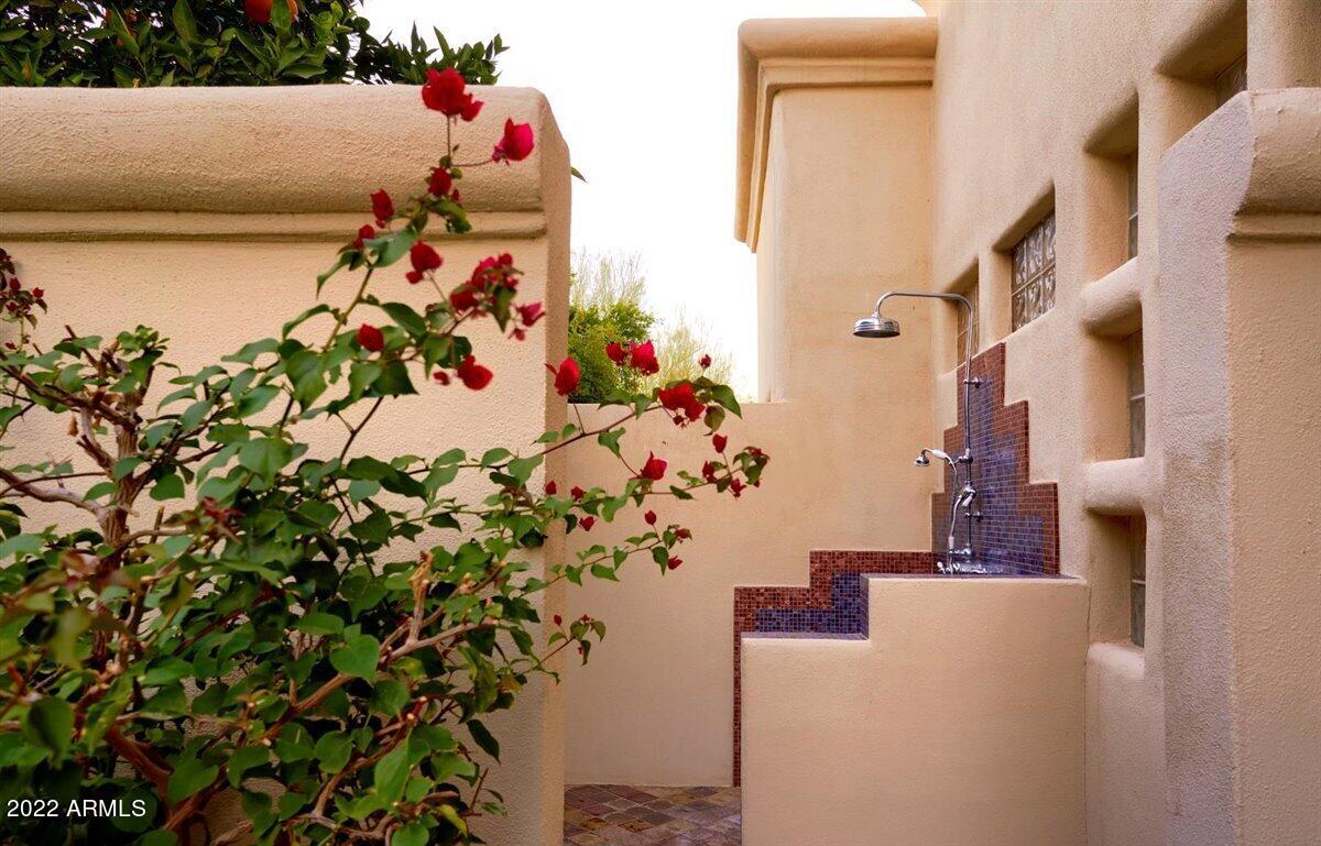 6601 East Stallion Road Paradise Valley, AZ 85253 - Photo 38 of 46 Outdoor Shower