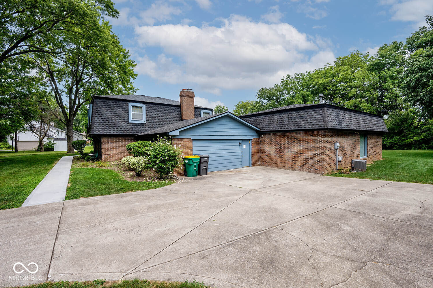 8959 Rexford Road Indianapolis, IN 46260 - Photo 7 of 51 Gallery Image 7