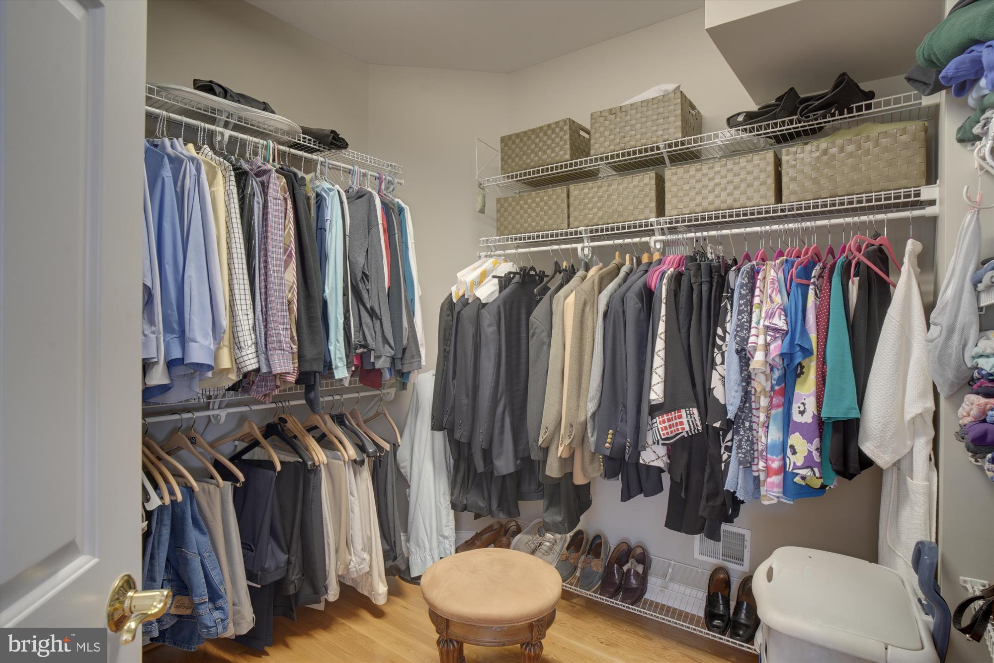 21632 Ripplemead Drive Laytonsville, MD 20882 - Photo 36 of 136 Large walk-in closet