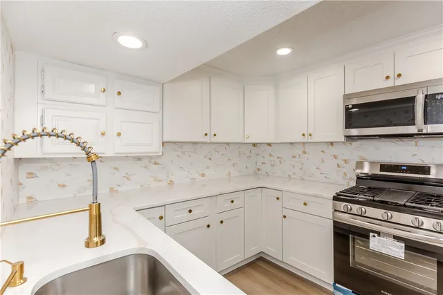 $389,900 | 30 Bear Hill Road, Cumberland, RI 02864