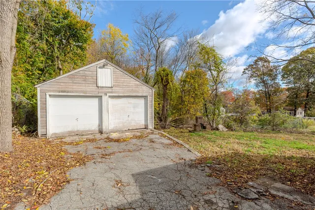 $389,900 | 30 Bear Hill Road, Cumberland, RI 02864