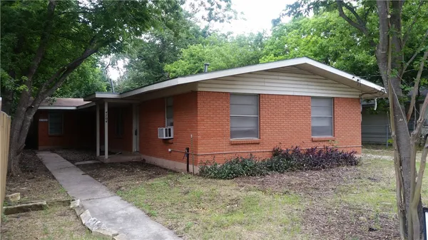 a front view of house with yard