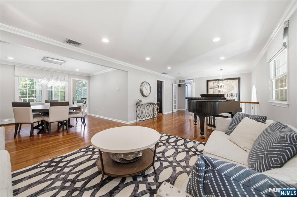 19 Robin Road Mahwah, NJ 07430 - Photo 8 of 43 Gallery Image 8