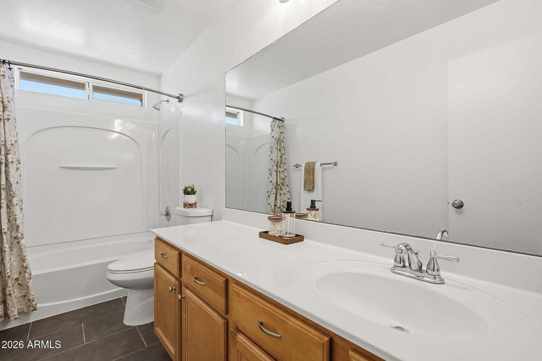 1707 West Harding Avenue Coolidge, AZ 85128 - Photo 31 of 45 Upstairs Full Bathroom