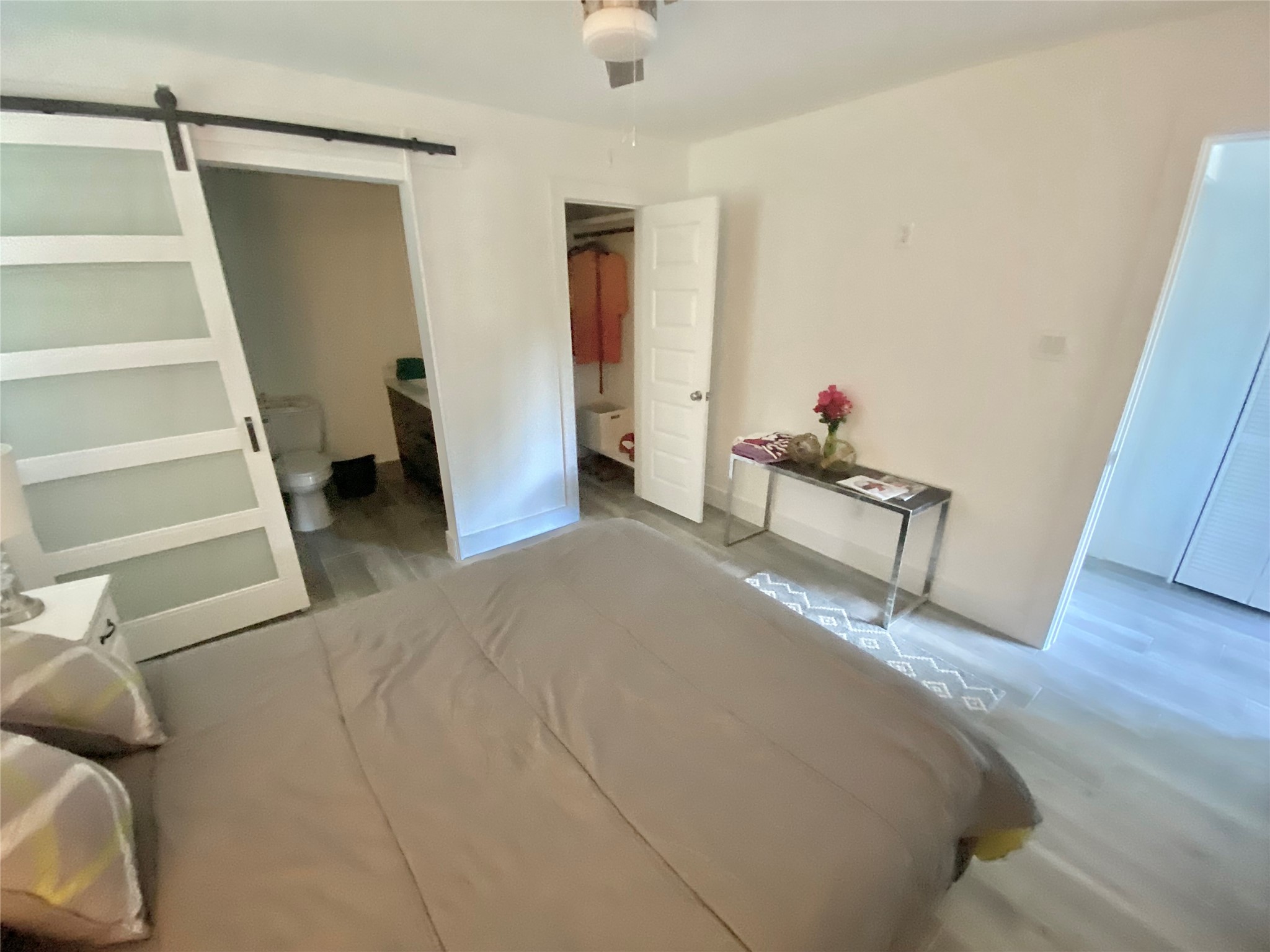 412 Pacific Street, Unit 9E Houston, TX 77006 - Photo 6 of 11 a bedroom with a bed and a wooden floor