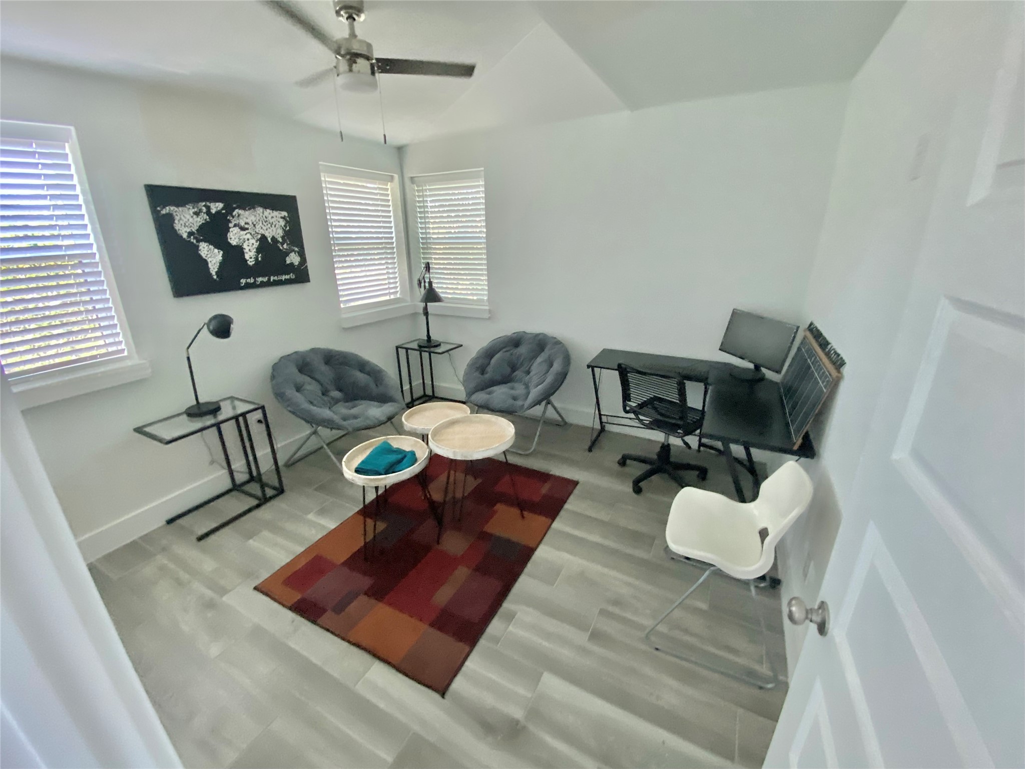 412 Pacific Street, Unit 9E Houston, TX 77006 - Photo 10 of 11 a living room with furniture and a chair
