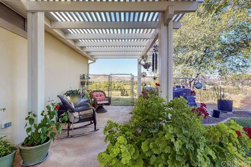 3879 Syracuse Avenue Acton, CA 93510 - Photo 4 of 59