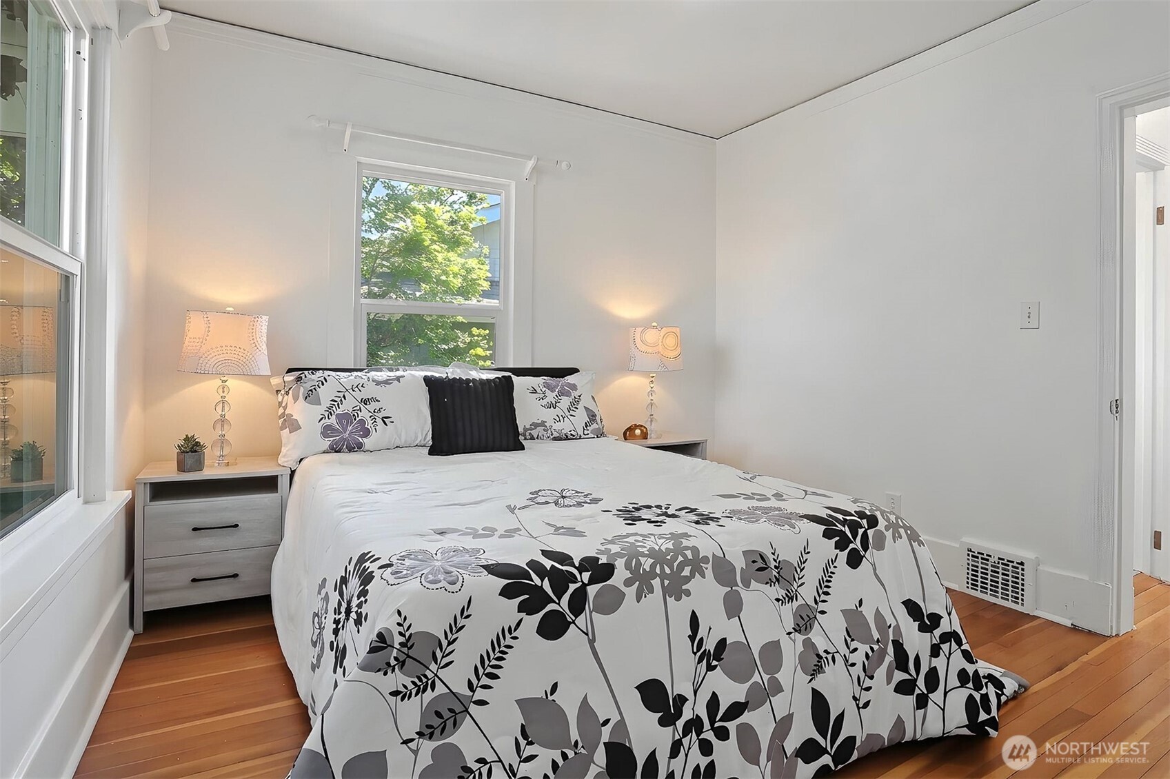 322 North 81st Street Seattle, WA 98103 - Photo 16 of 40