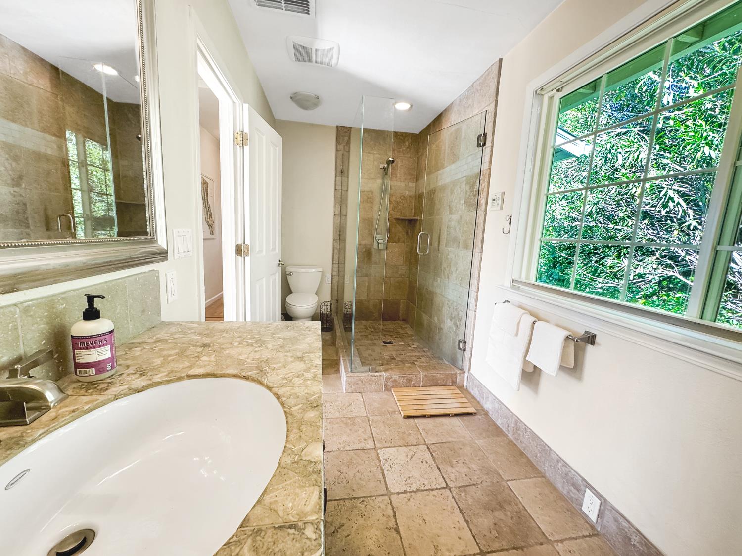 10100 Indian Hill Road Newcastle, CA 95658 - Photo 25 of 41 a spacious bathroom with a tub a sink and a large mirror next to a window