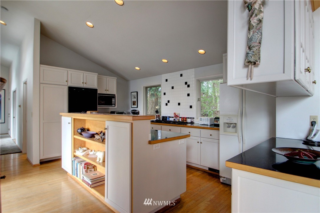 11430 Walker Road Mount Vernon, WA 98273 - Photo 9 of 25 Gallery Image 9