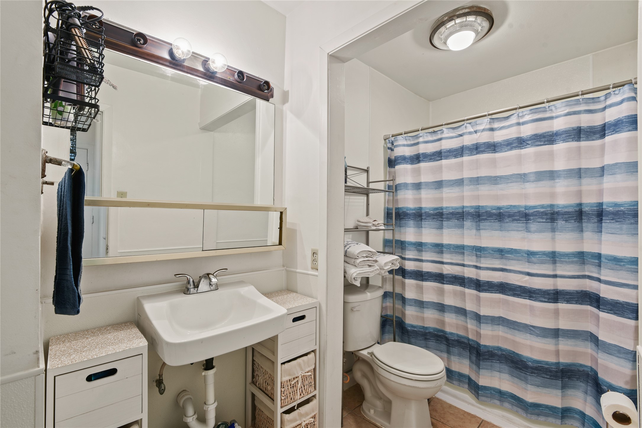 546 Georgetown Street, Unit 4 Beaumont, TX 77707 - Photo 13 of 14 a bathroom with a sink toilet and shower