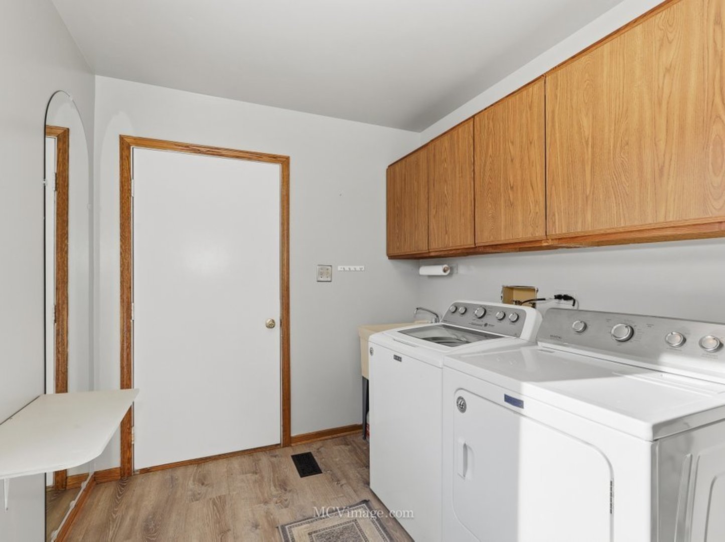 729 Eighth Avenue Addison, IL 60101 - Photo 8 of 21 a utility room with sink dryer and washer