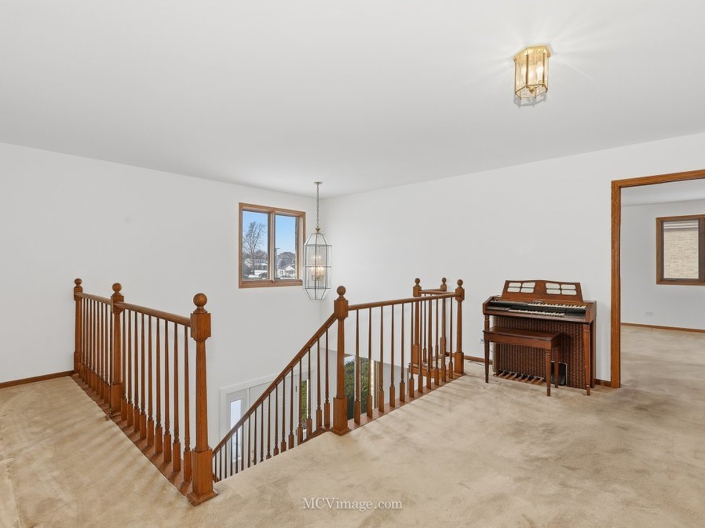 729 Eighth Avenue Addison, IL 60101 - Photo 10 of 21 a view of a hallway with workspace