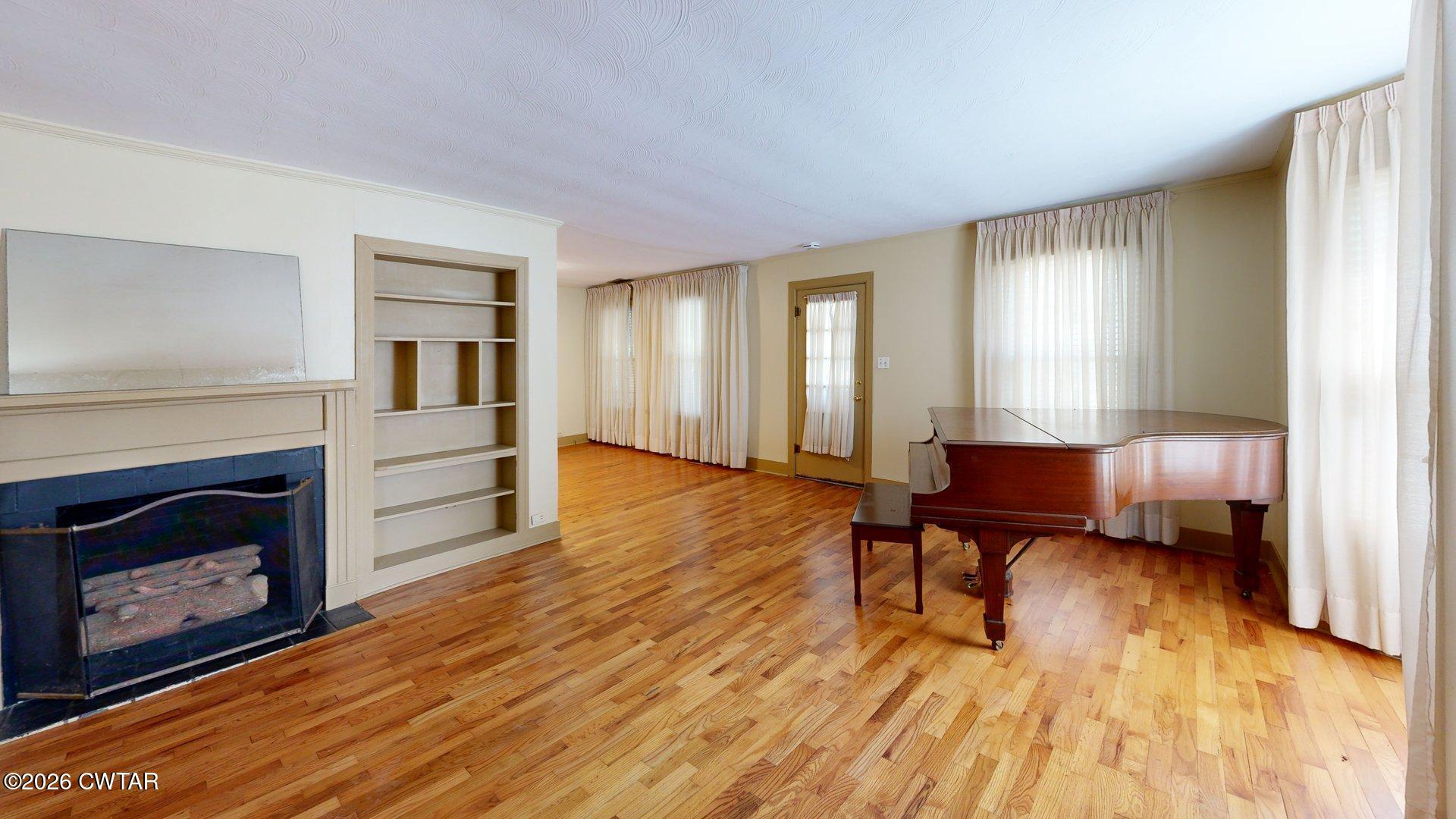 808-W-Main-St-Living-Room