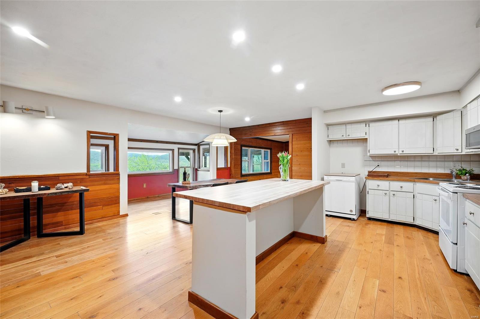 674 Meramec Drive Ballwin, MO 63021 - Photo 9 of 21