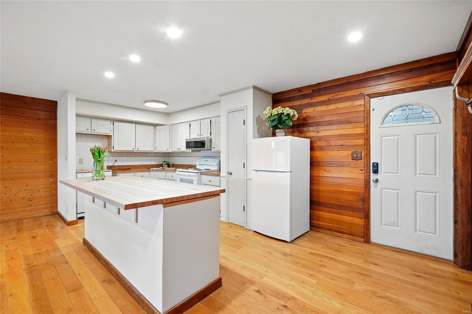 674 Meramec Drive Ballwin, MO 63021 - Photo 10 of 21