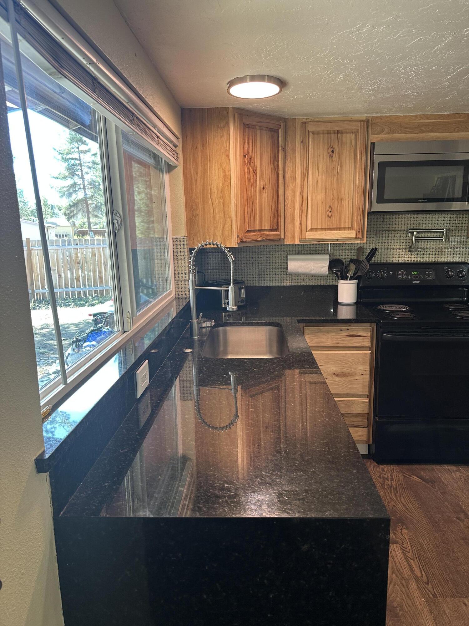 136010 Highway 97 Crescent, OR 97733 - Photo 12 of 55 Kitchen