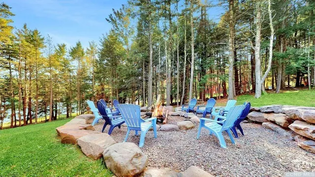 a view of a sitting area with furniture and garden