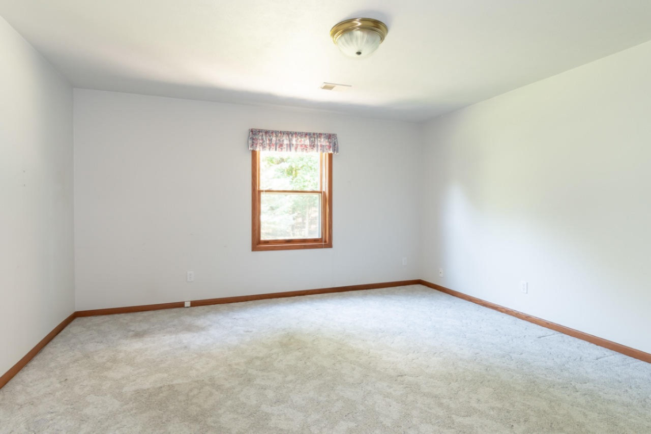 5920 Wood Valley Road Kalamazoo, MI 49009 - Photo 12 of 22 5920 Wood Valley-10