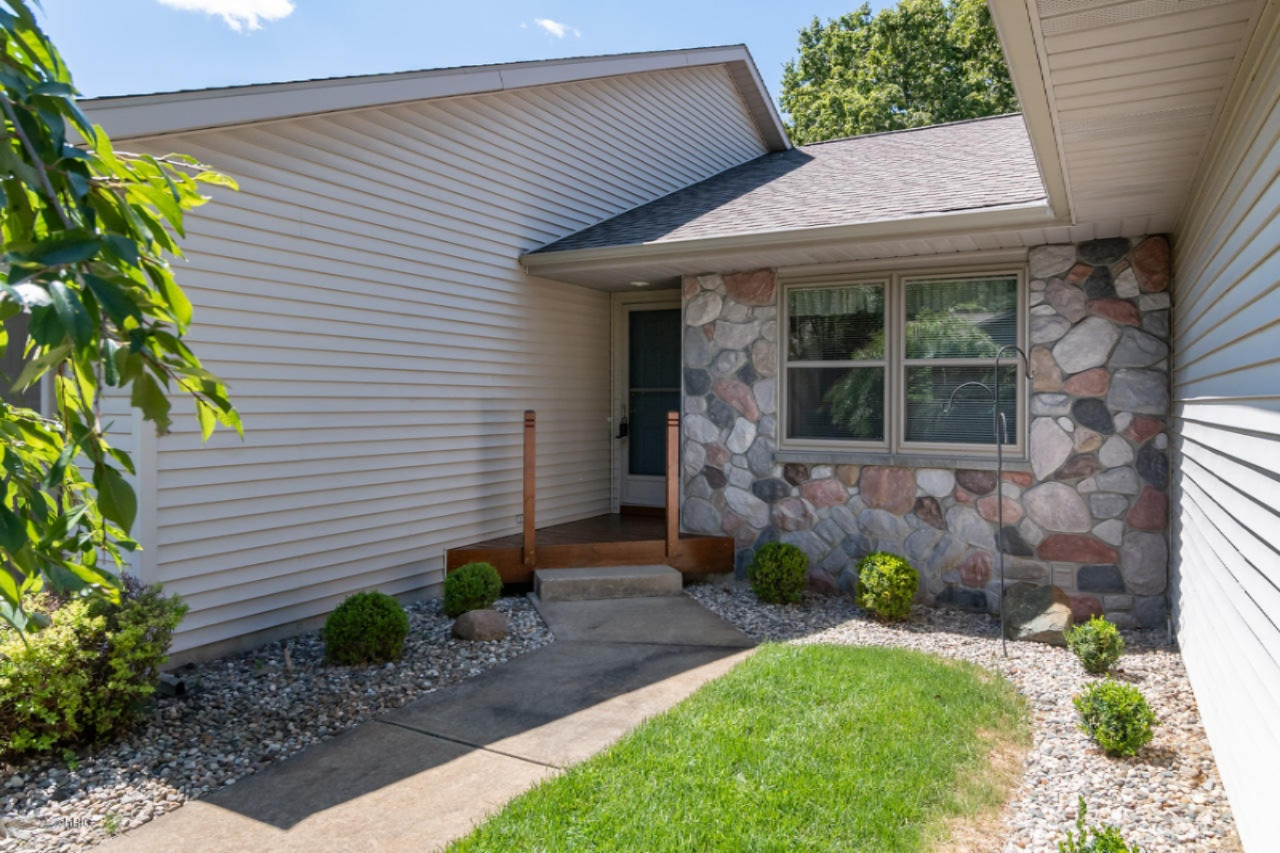 5920 Wood Valley Road Kalamazoo, MI 49009 - Photo 2 of 22 5920 Wood Valley-18
