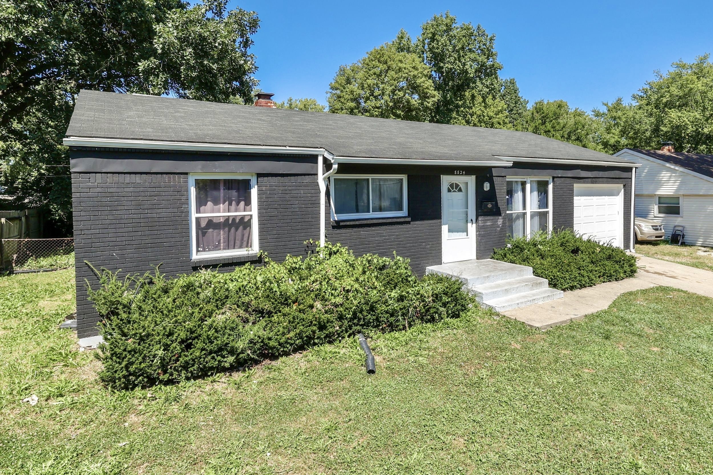 8824 Frontenac Road Indianapolis, IN 46226 - Photo 2 of 35 Gallery Image 2