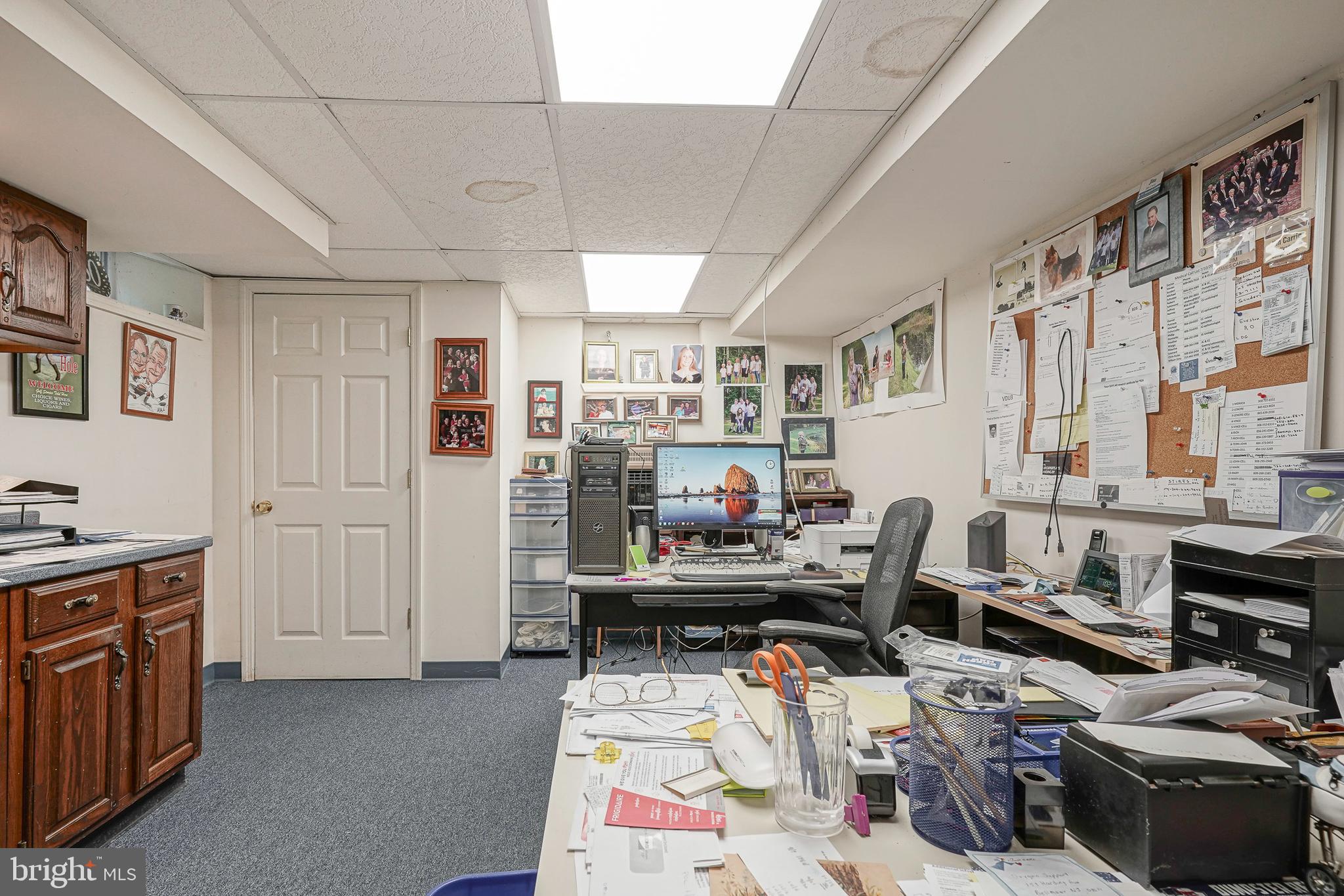 5 Meadowbrook Drive Shamong, NJ 08088 - Photo 31 of 39 a room with furniture and a window