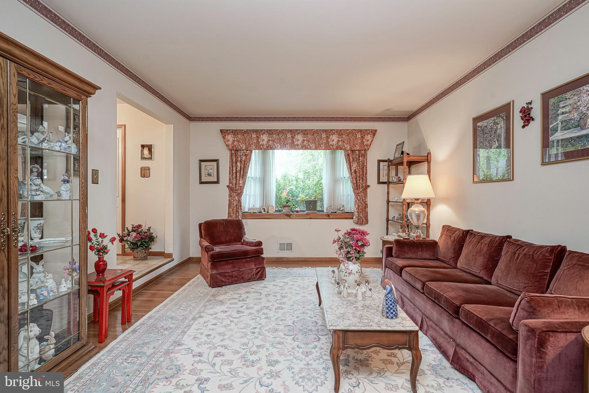5 Meadowbrook Drive Shamong, NJ 08088 - Photo 7 of 39 a living room with furniture and a window
