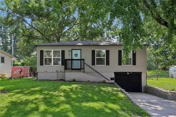$245,000 | 317 North Cochise Drive, Independence, MO 64056