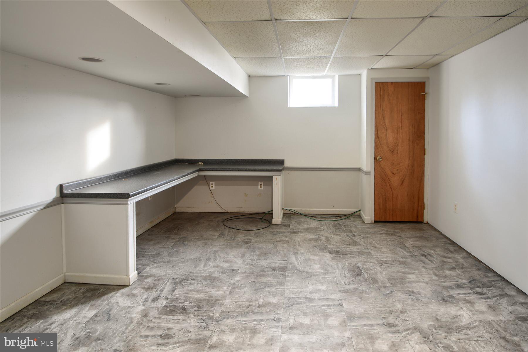 401 Dalton Road Oxford, PA 19363 - Photo 25 of 37 a view of a hallway with a window