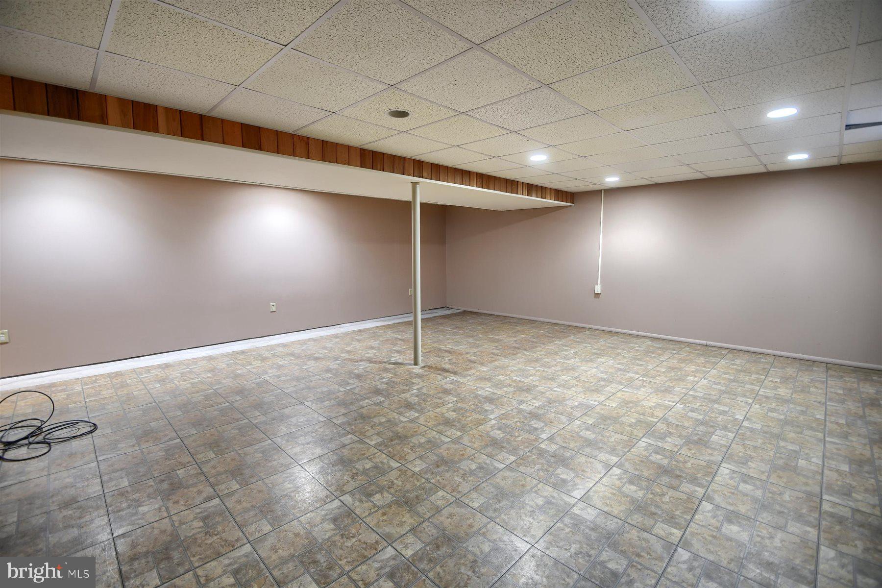 401 Dalton Road Oxford, PA 19363 - Photo 27 of 37 an empty room with an empty space