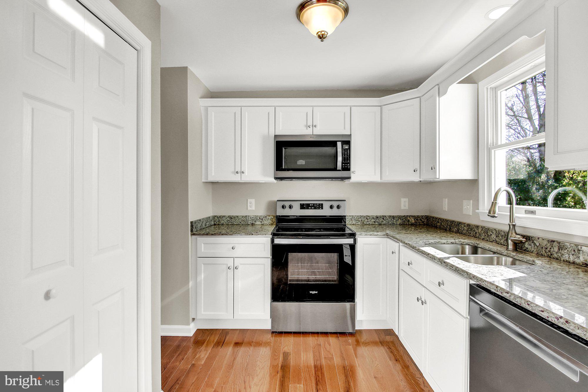 344 Old Chestnut Road Elkton, MD 21921 - Photo 12 of 33 Renovated Kitchen w/Gorgeous Granite Counter Tops