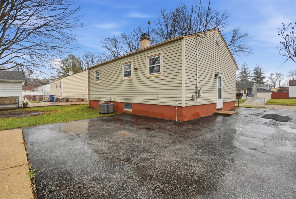 2320 West Cheyenne Road Waukegan, IL 60087 - Photo 16 of 18