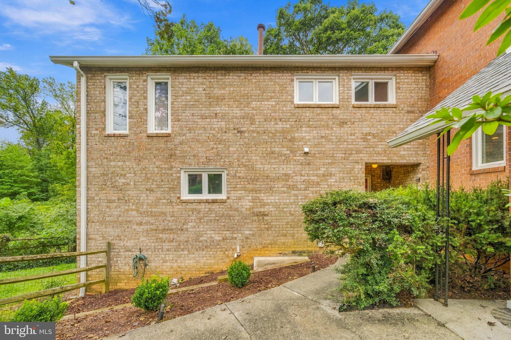 1962 Dundee Road Rockville, MD 20850 - Photo 2 of 47 Gallery Image 2