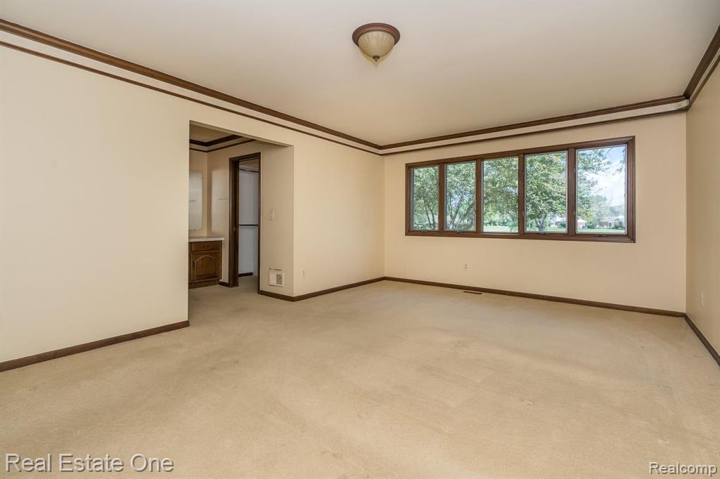 630 Baker Street Rochester Hills, MI 48307 - Photo 12 of 33