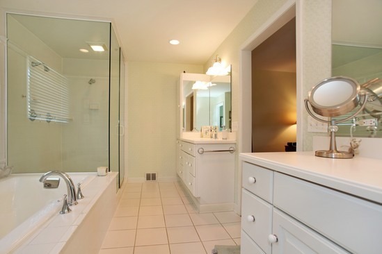 963 Cleveland Road Hinsdale, IL 60521 - Photo 14 of 21 a bathroom with a sink and a mirror