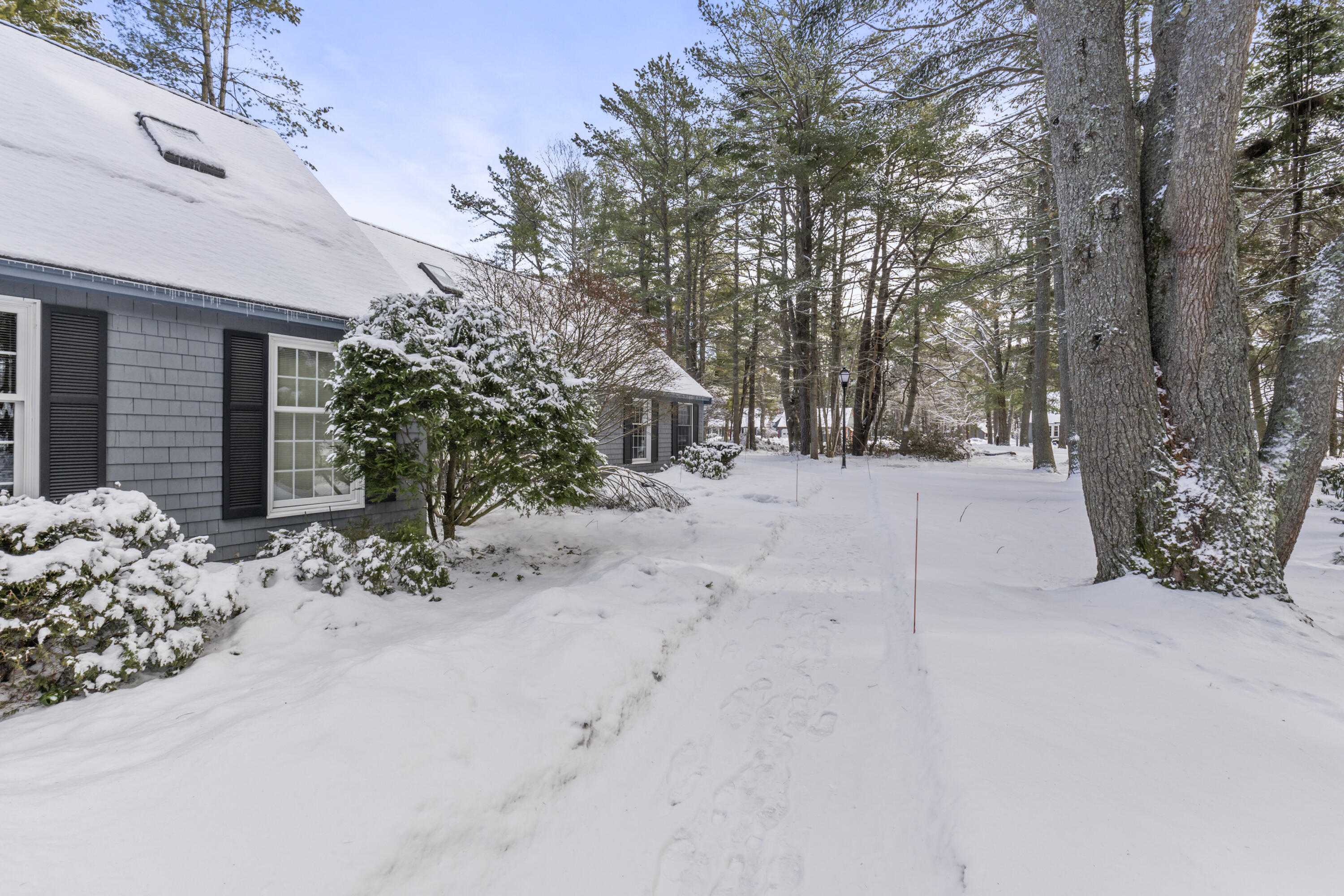 20 Ward Circle, Unit 20 Brunswick, ME 04011 - Photo 2 of 34 20 Ward Cir_105