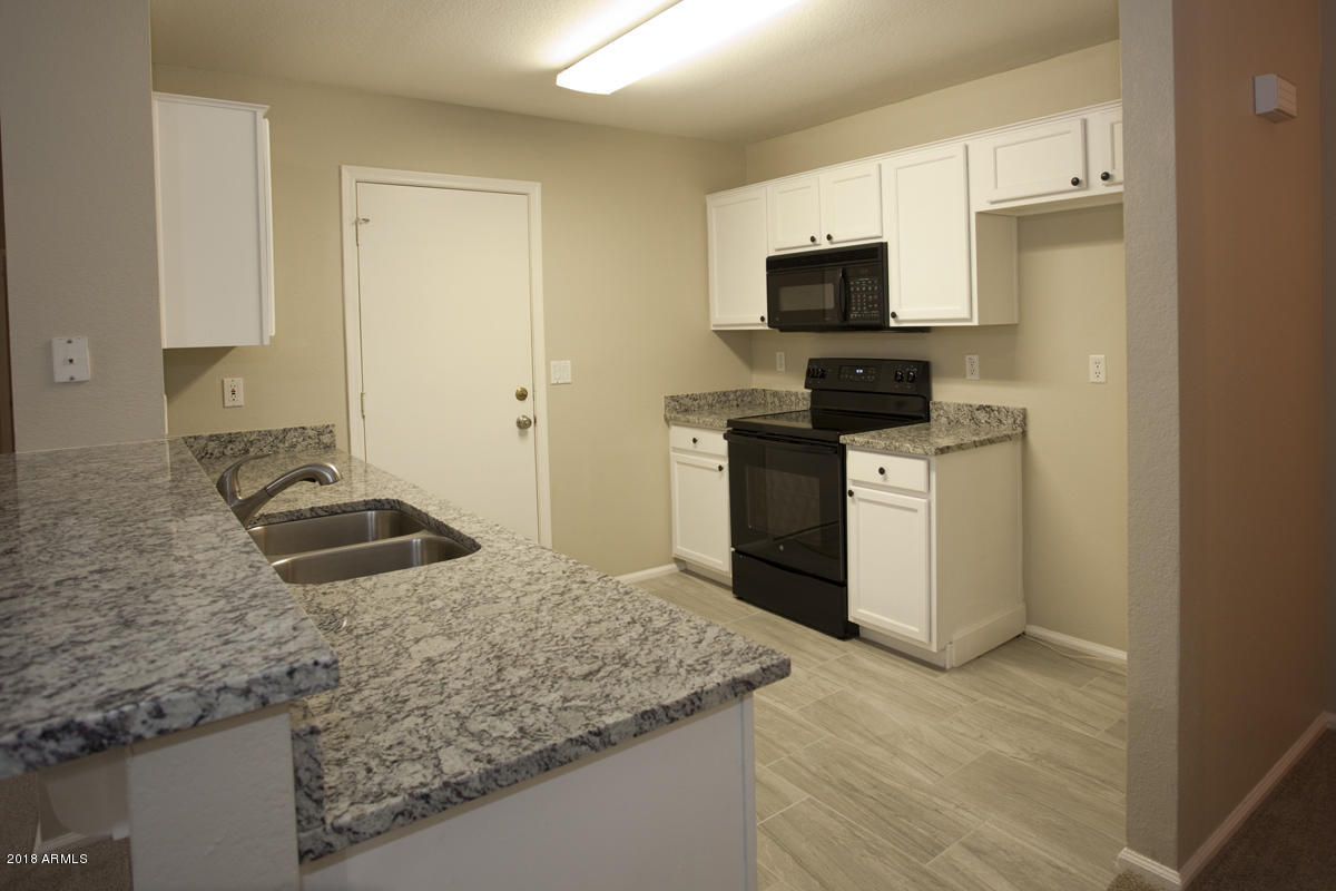 446 North Rochester Mesa, AZ 85205 - Photo 9 of 24 Kitchen