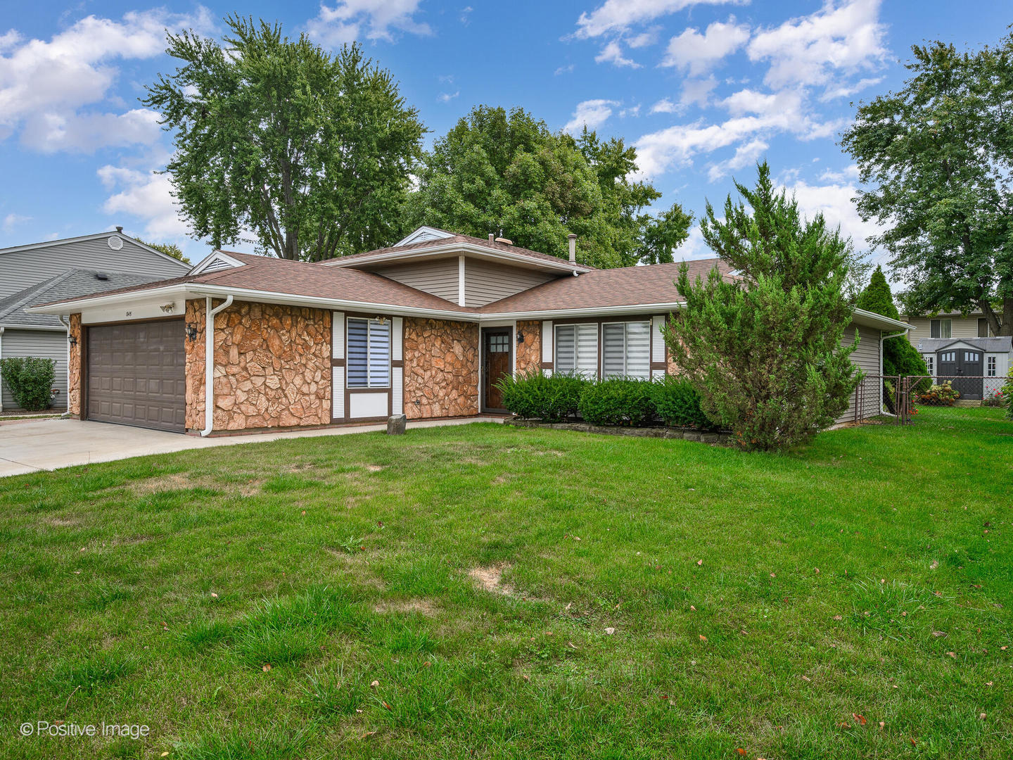 845 Case Drive Roselle, IL 60172 - Photo 2 of 24